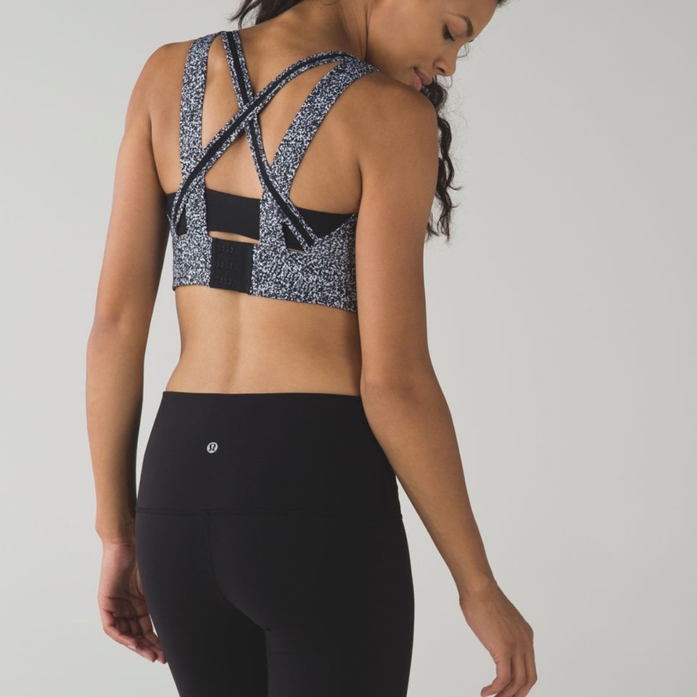 Lululemon Oxygen Bra in flashback static black and white
